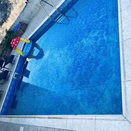 וילה Impeccable 3-bed In ניקוסיה