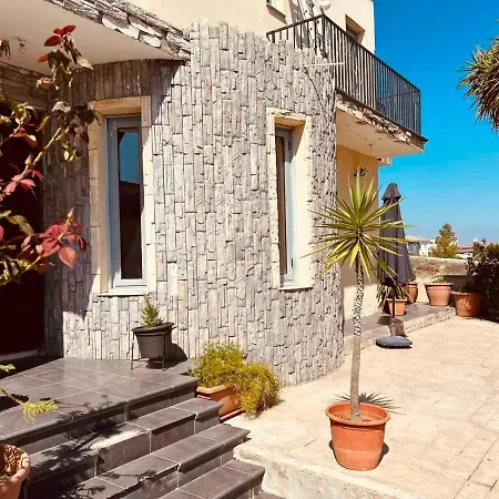 Impeccable 3-bed In וילה *