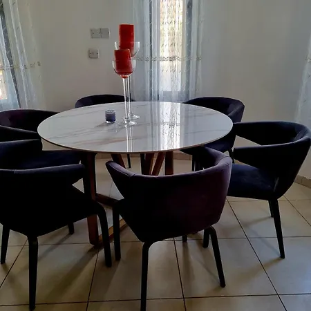 וילה Impeccable 3-bed In