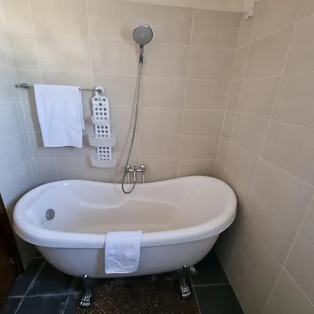 וילה Impeccable 3-bed In