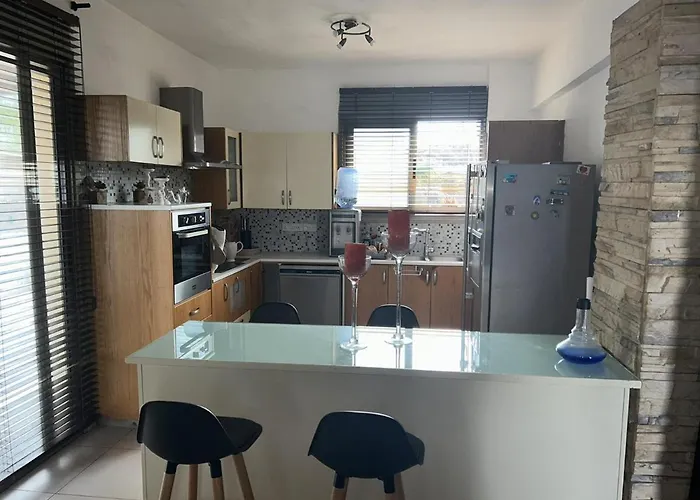 Impeccable 3-bed In Βίλα Λευκωσία