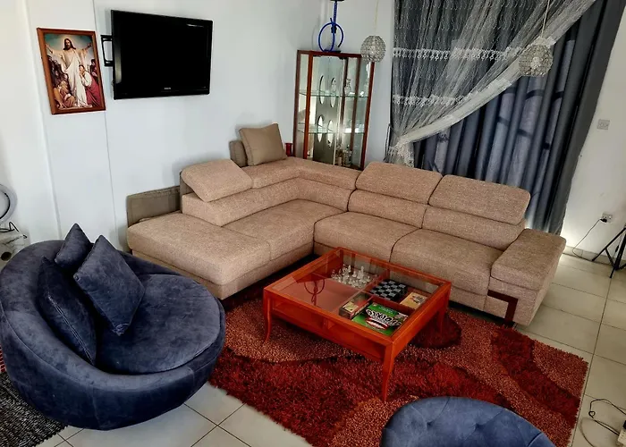 Impeccable 3-bed In Βίλα Λευκωσία