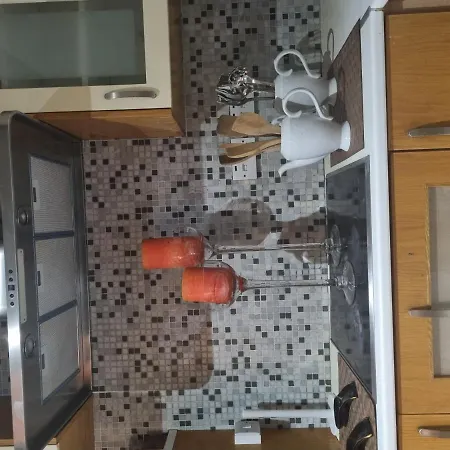 Impeccable 3-bed In Βίλα *