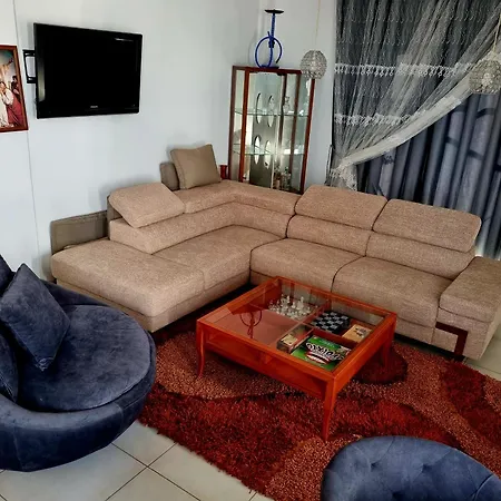 Impeccable 3-bed In Βίλα Λευκωσία