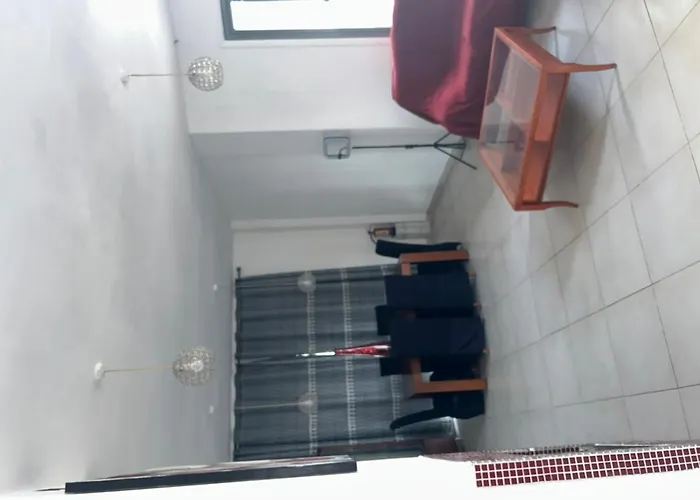 Impeccable 3-bed In 别墅 *