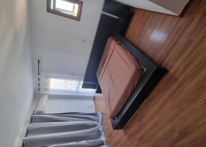 Impeccable 3-bed In 别墅