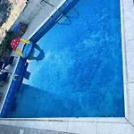 빌라 Impeccable 3-bed In 니코시아