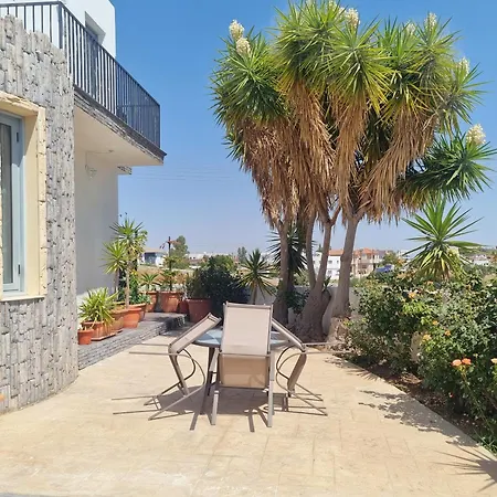 Impeccable 3-bed In Villa Nikosia