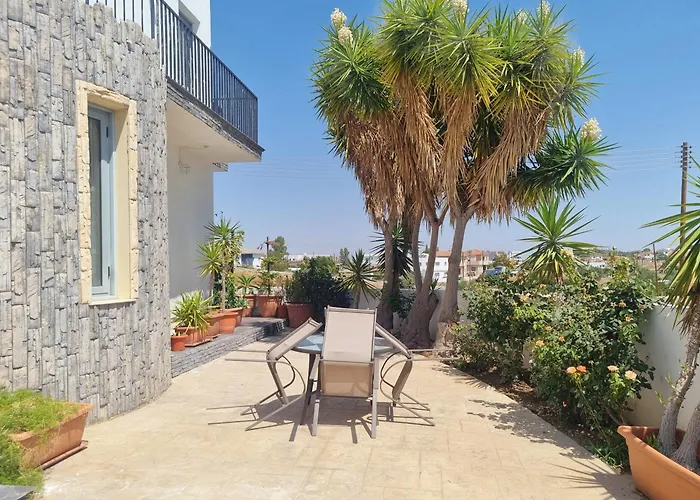 Impeccable 3-bed In Villa Nikosia