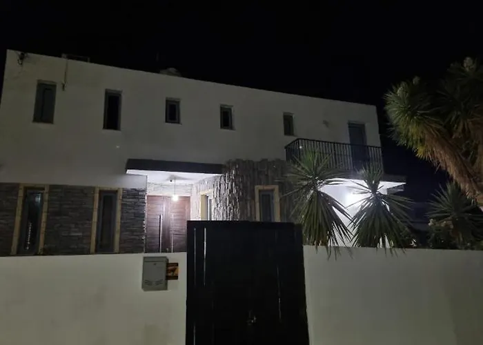 Impeccable 3-bed In Villa Nikosia